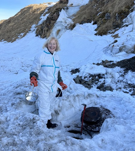 Lisbeth Truelstrup sampling. Photo: Pernille Erland Jensen